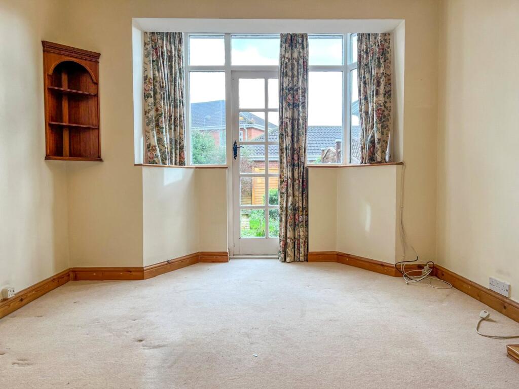 Sitting/Dining Room