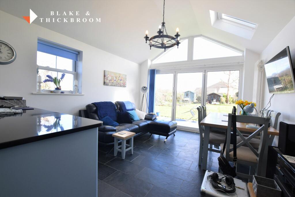KITCHEN/DINER/FAMILY ROOM