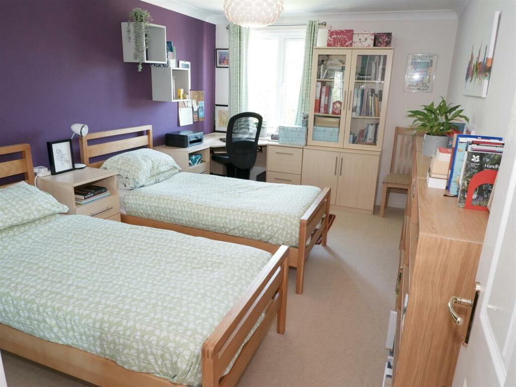 Bedroom 2: