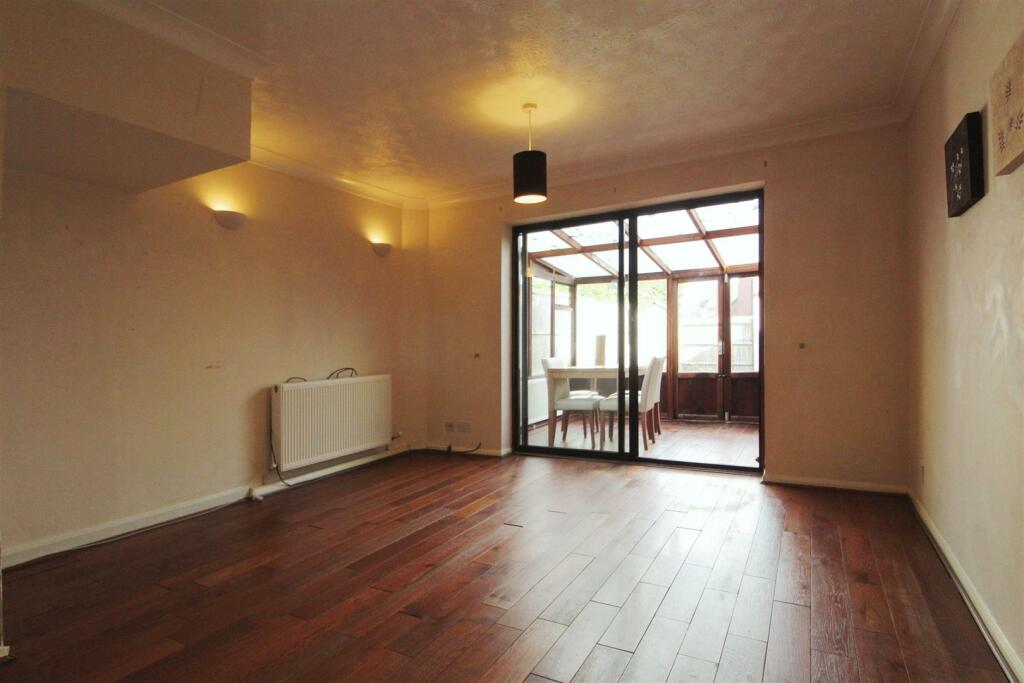lounge 201.JPG