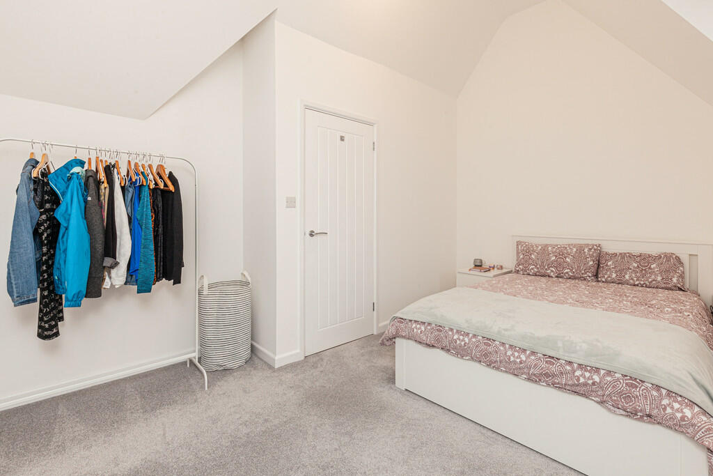 Bedroom 1- Angle ...