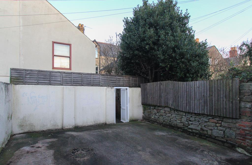 1, 36 Ninian Road LR (17 of 17).jpg