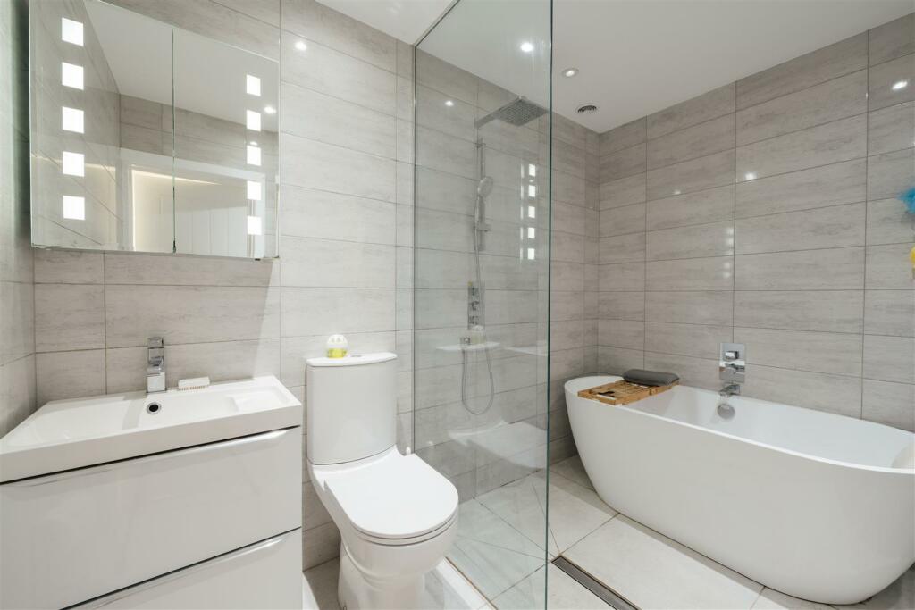 4 Beaumont Close, Hitchin-11.jpg