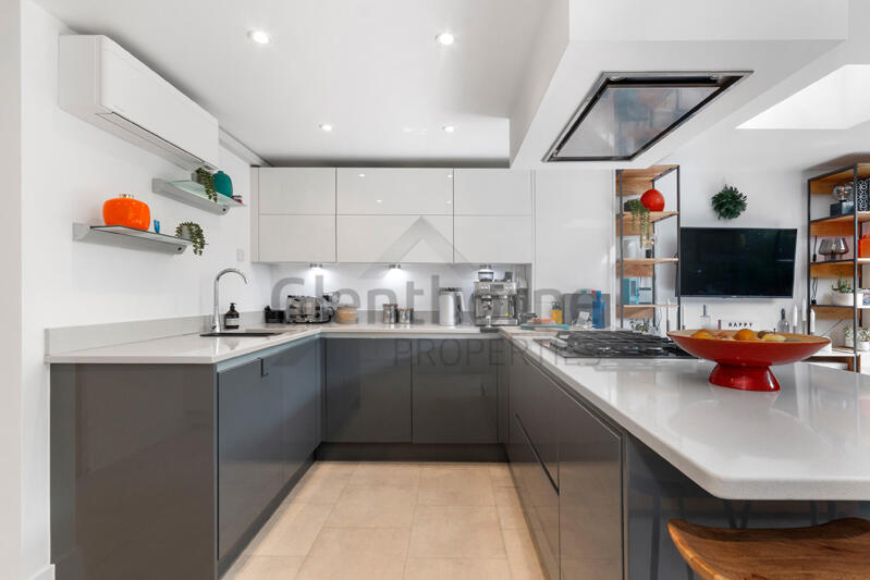 Fallow Place, London, TW11