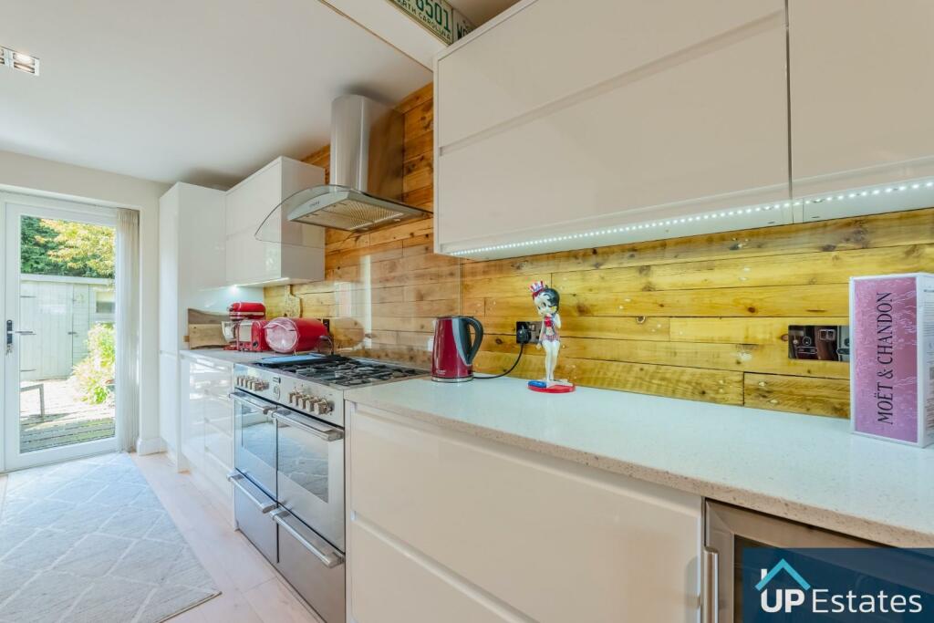 kitchen 2.jpg