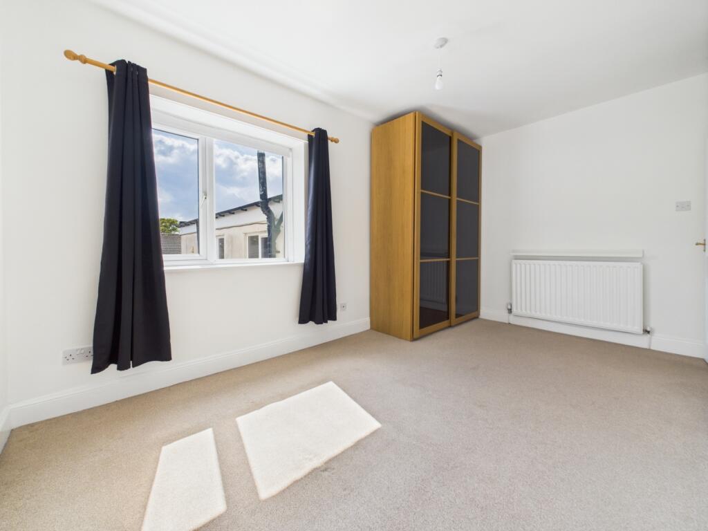 CAM02195G0-PR0084-STILL011