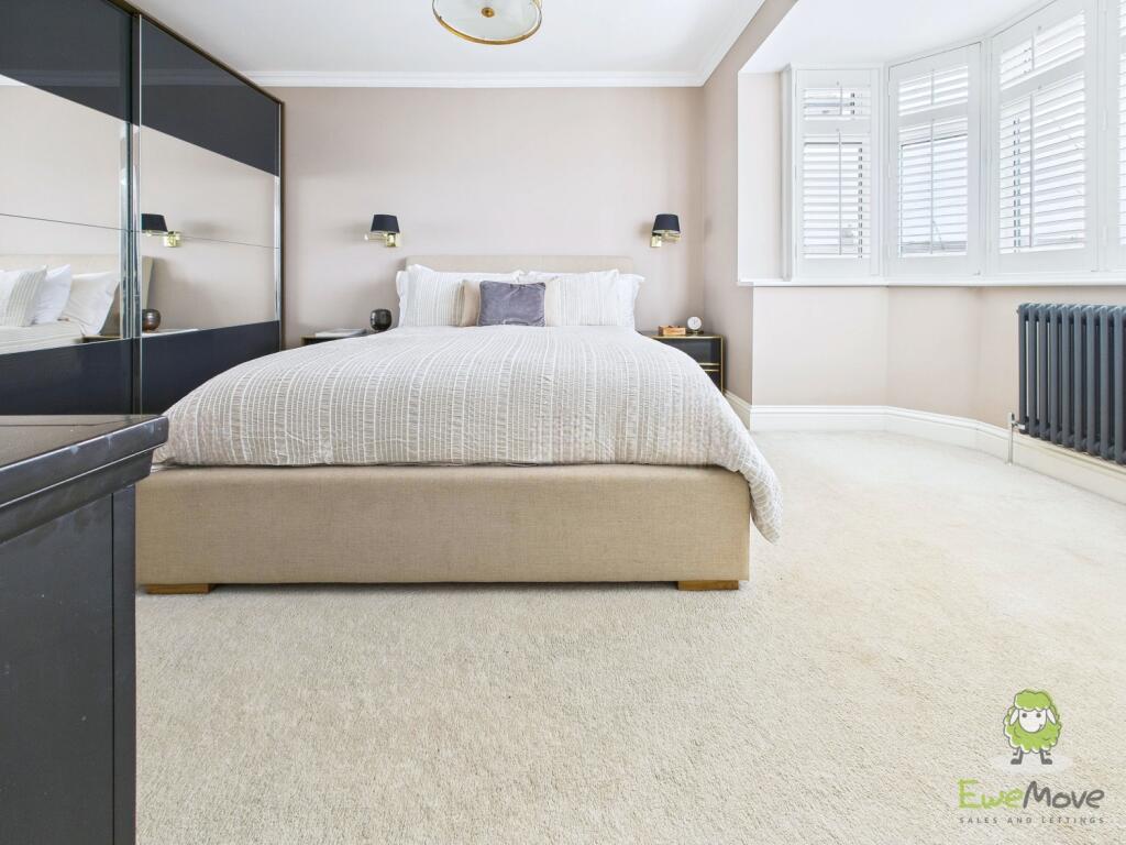 CAM01543G0-PR0166-STILL022