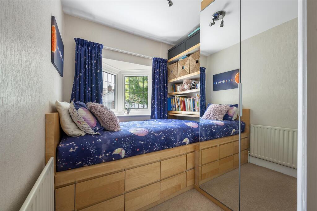 Cherrydown Avenue, E4