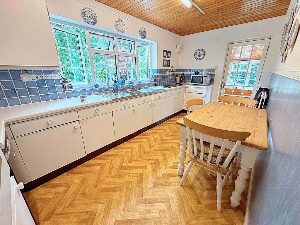 (Kitchen alt angl...