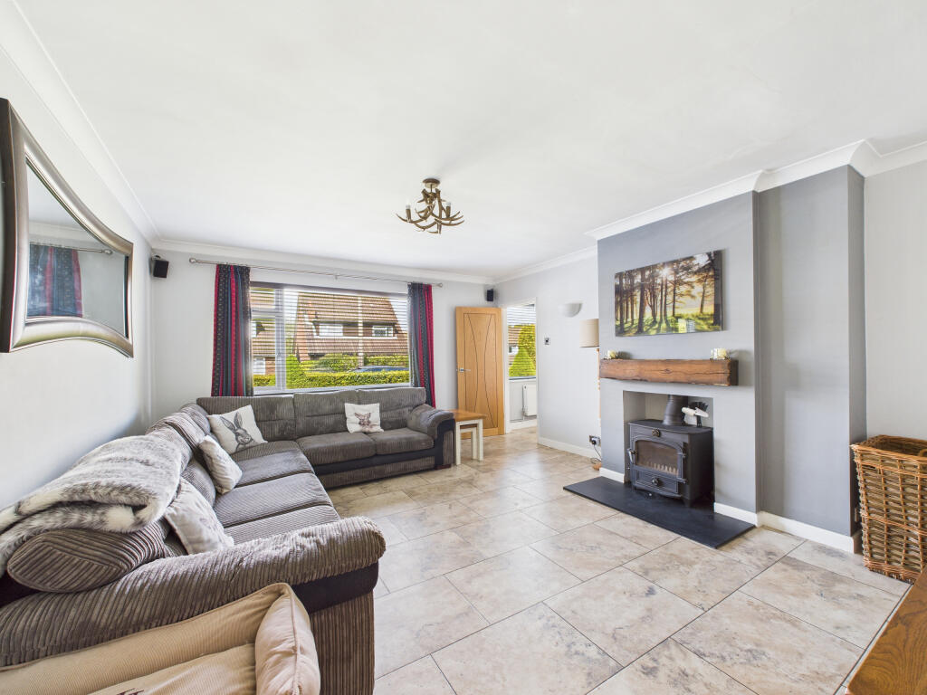 CAM02909G0-PR0386-STILL003