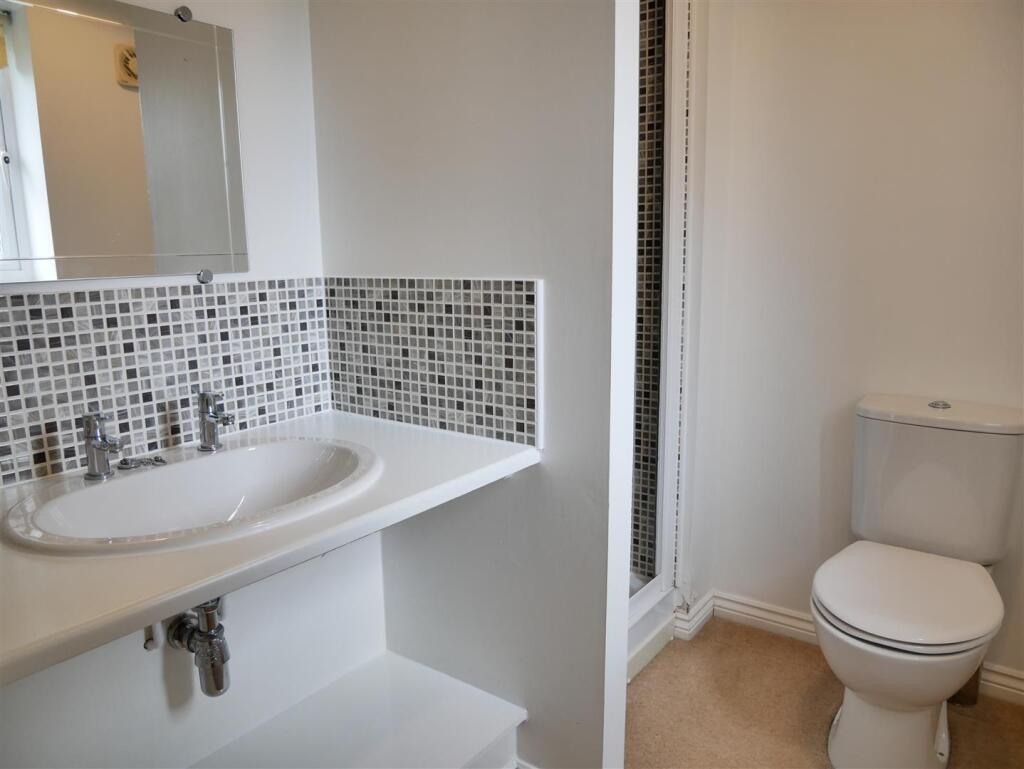 MASTER EN-SUITE