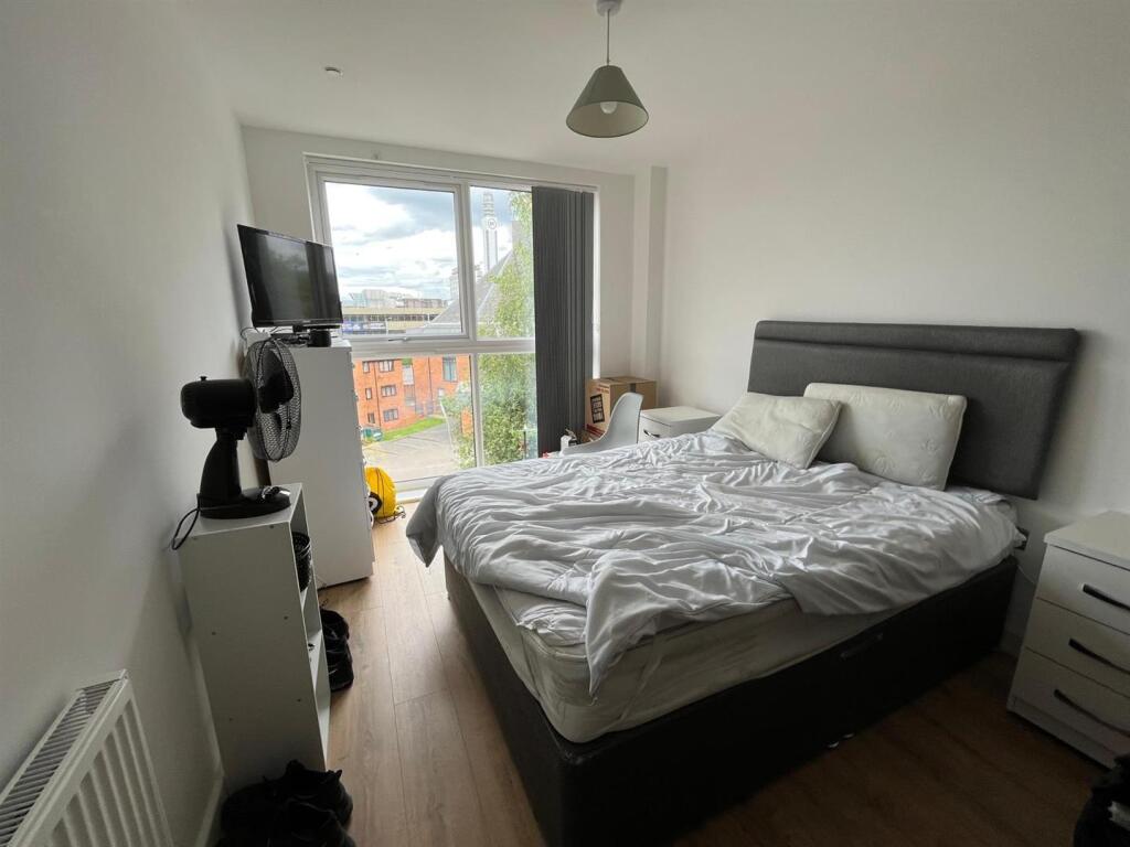 Bed 2.jpg