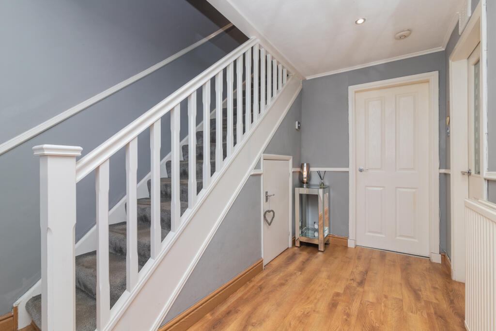 35 foxbar drive Paisley L-29