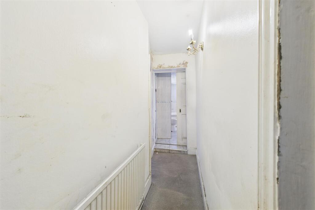 12 Bell Hill Road, St George, Bristol BS5 7LJ | Fr