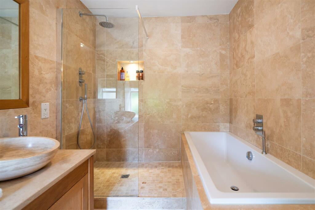Bathroom 2-3.jpg