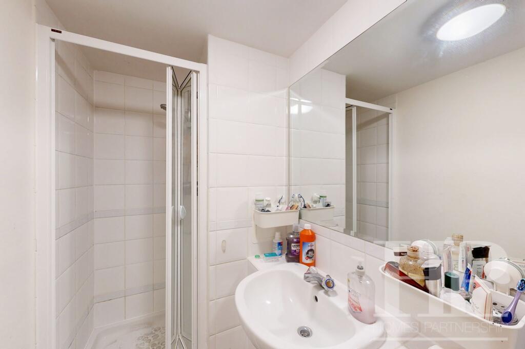 EN-SUITE SHOWER ROOM