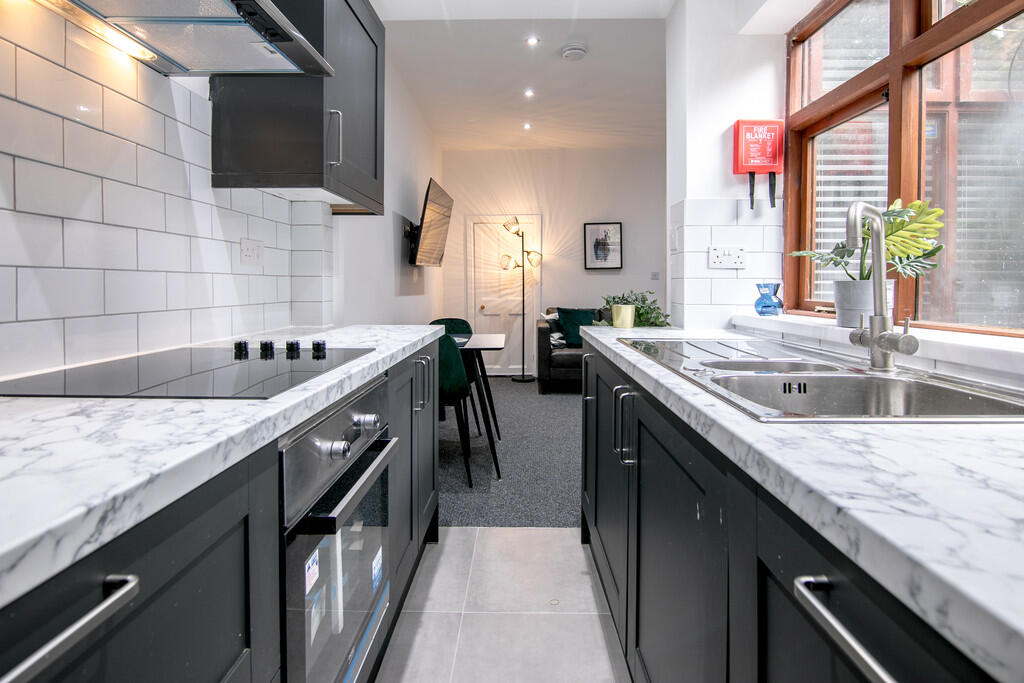 10 Cromwell St (1...