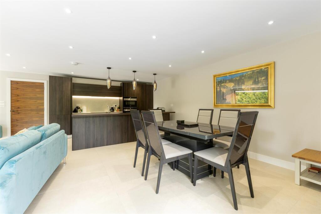 93634_Flat-10-56-The-Avenue  (6).jpg