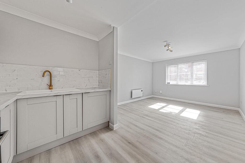 10 Cameron Square, CR4-5.jpg