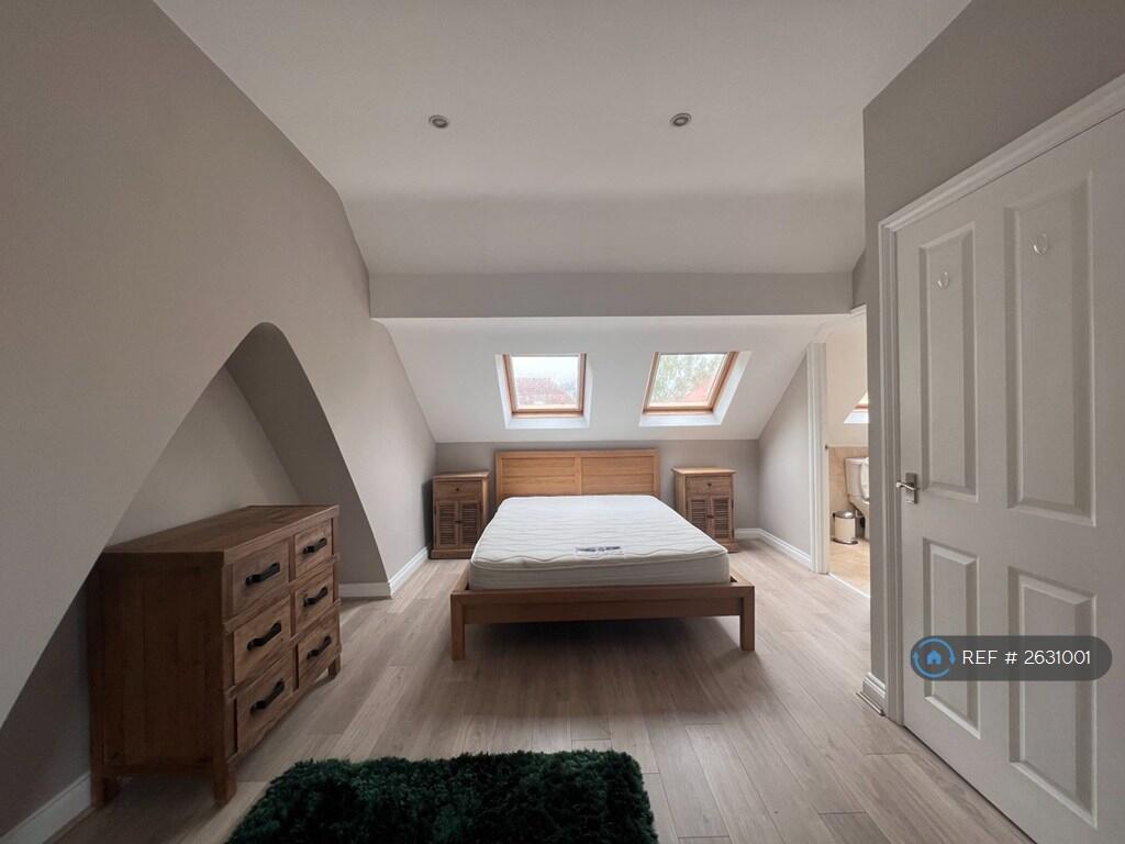 Velux Windows; Walk-In Wardrobe; En-Suite