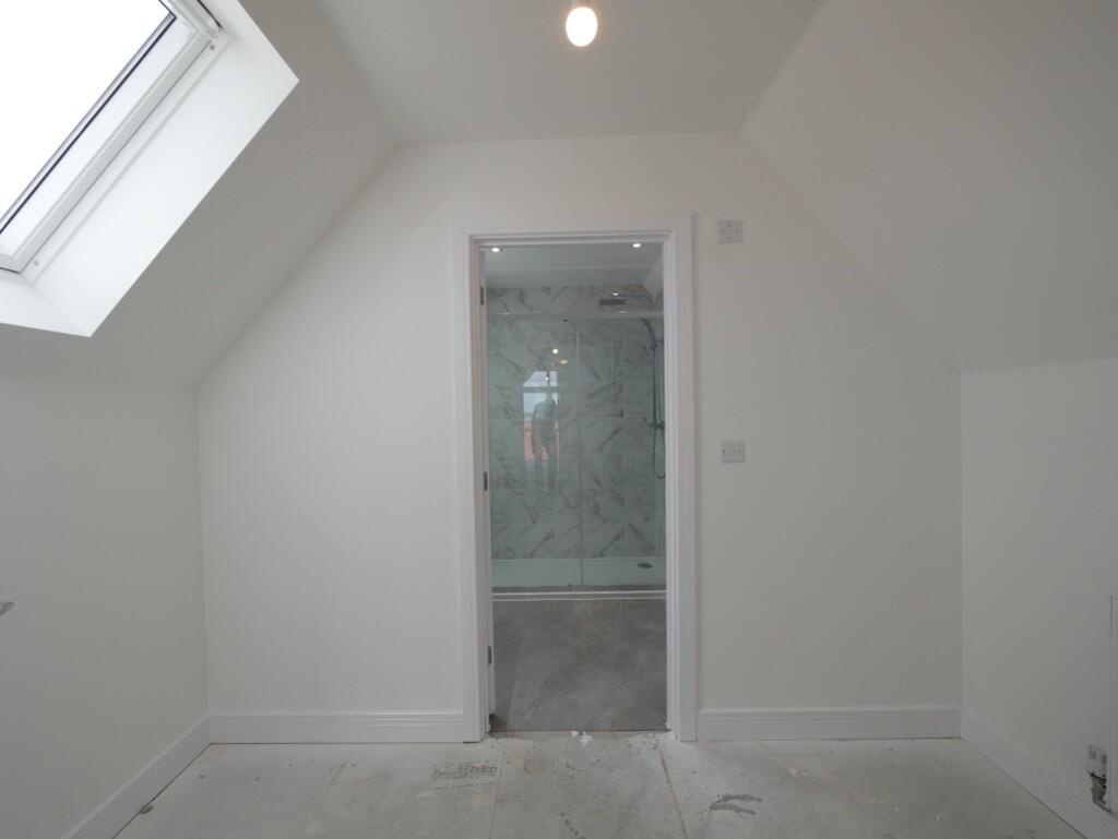 PRINCIPAL BEDROOM...