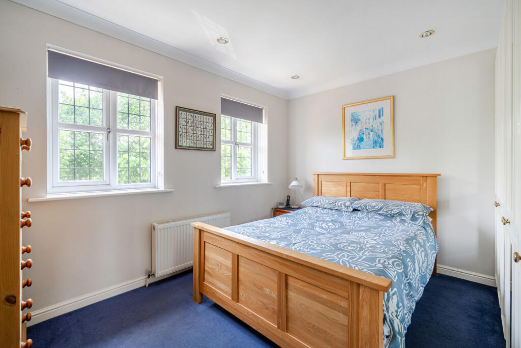 1295816-26-682ca2...