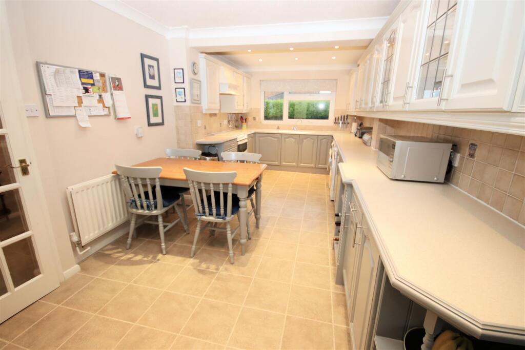 Kitchen/Breakfast Room