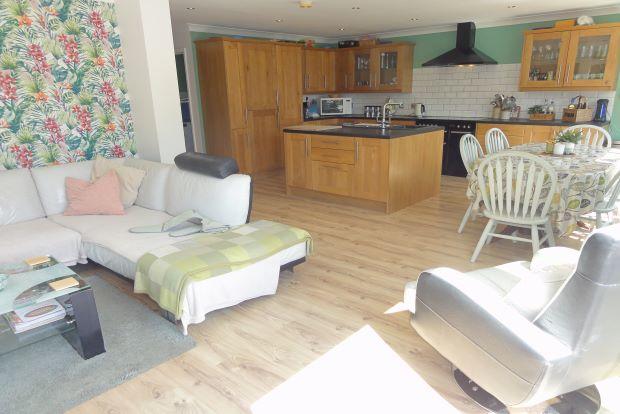 Kitchen/Sun Lounge