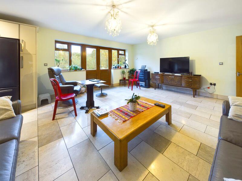 SITTING ROOM AREA
