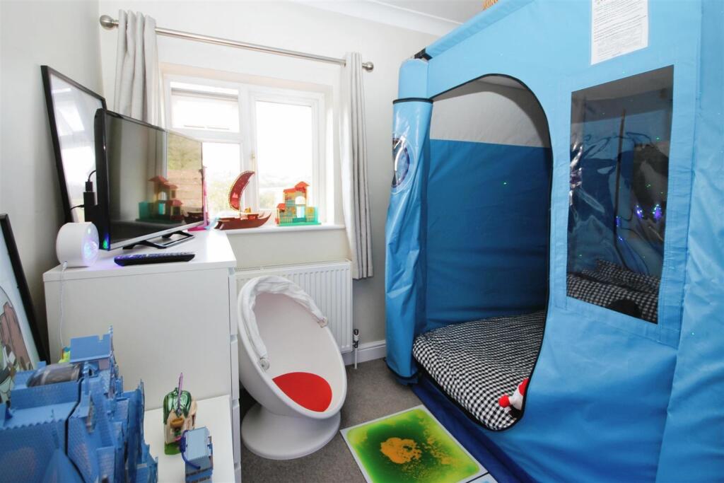 57f6bd36-Bedroom 202.JPG