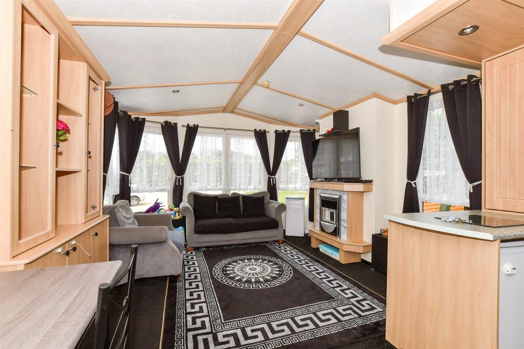 Lounge/Kitchen