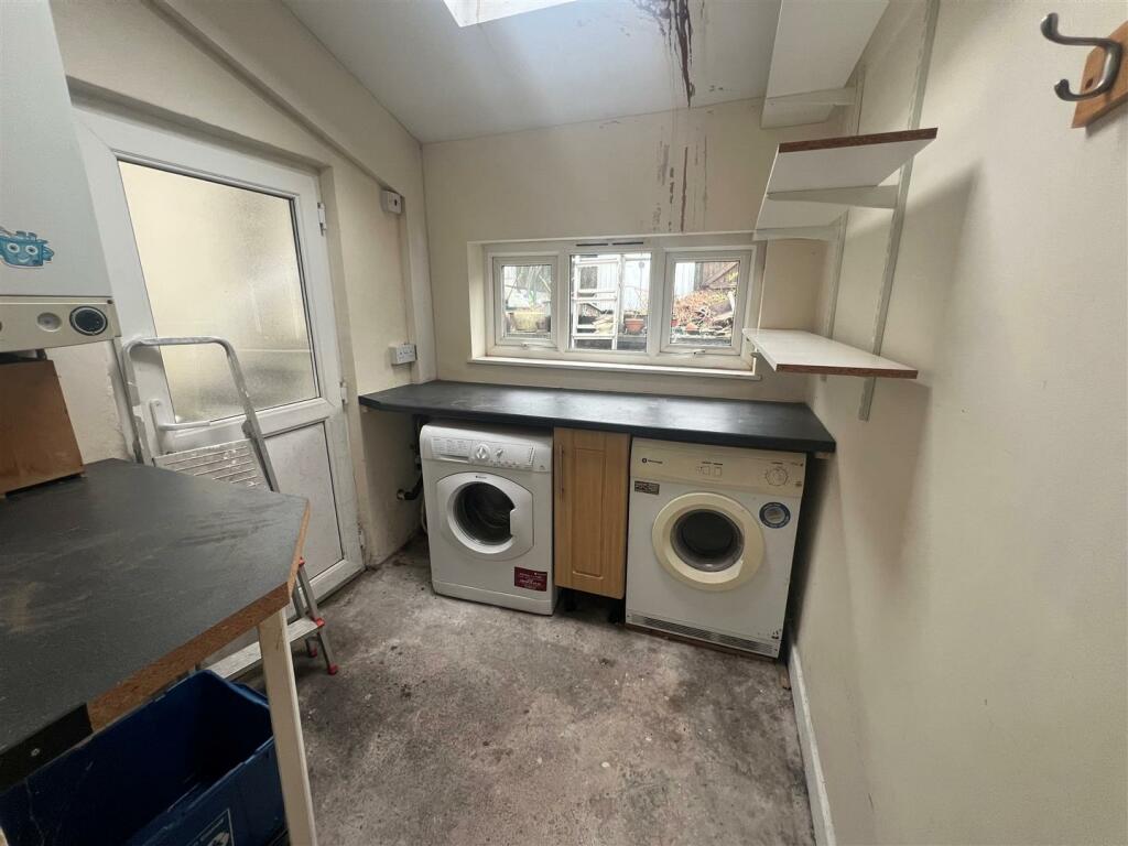 Utility Room 1.jpg