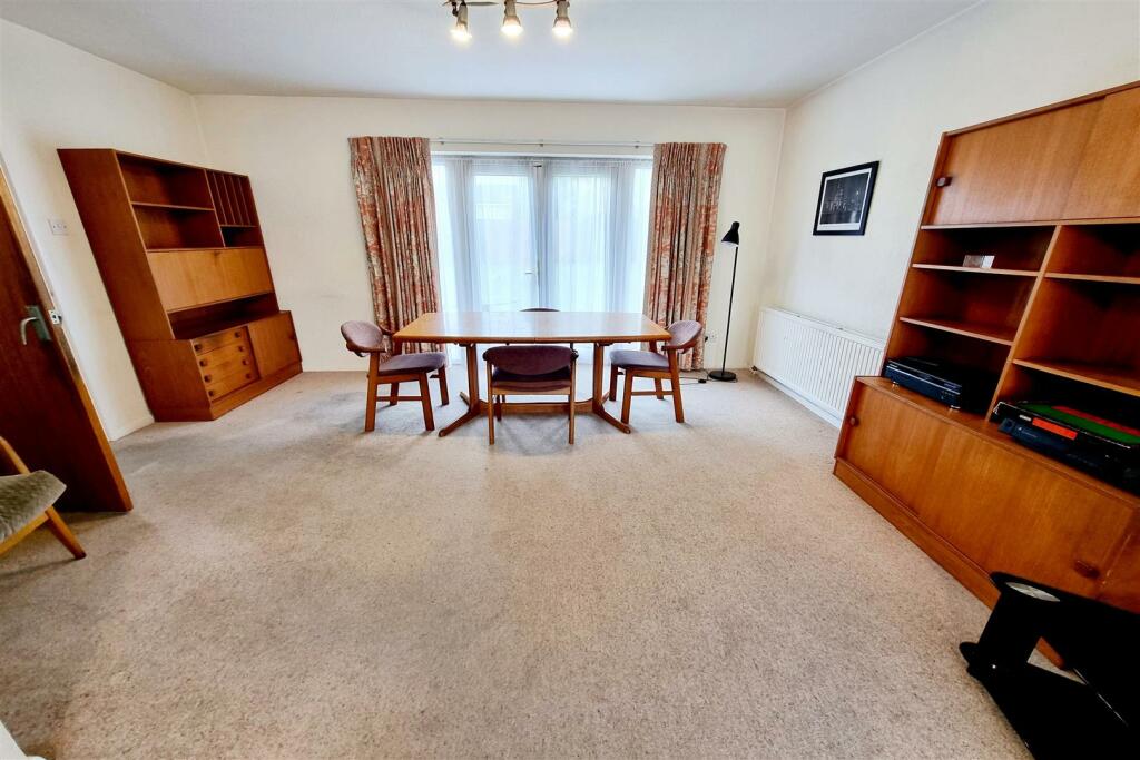 REAR RECEPTION ROOM/DINING ROOM: