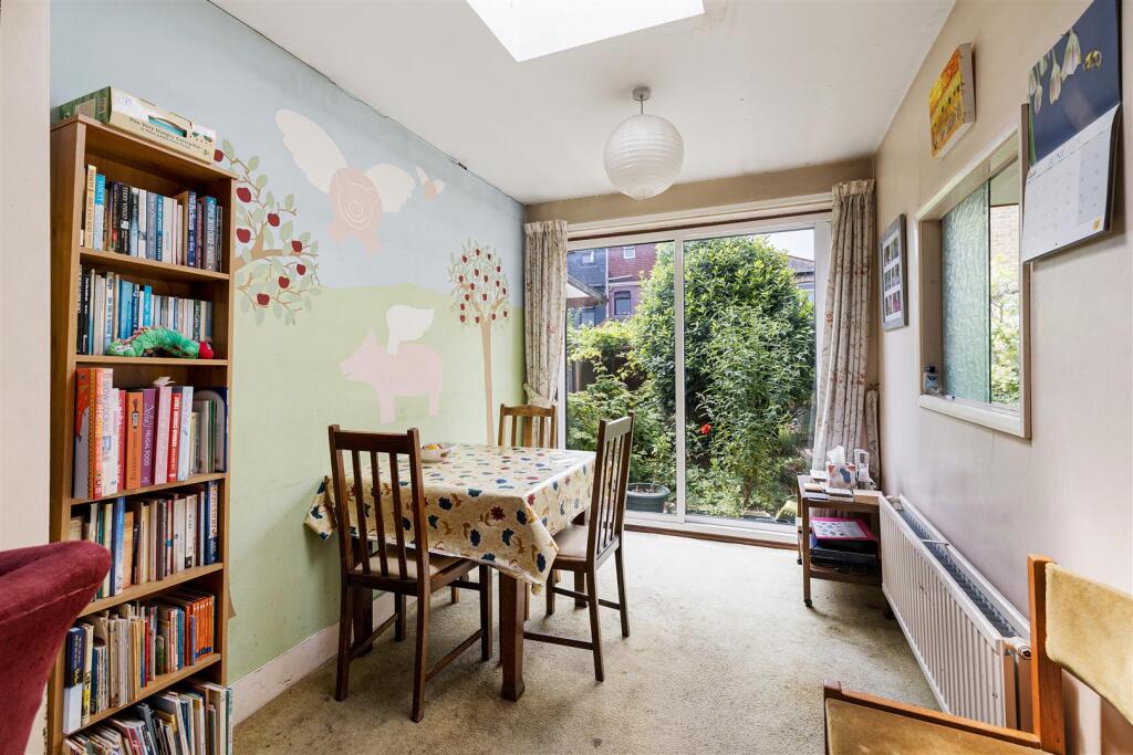 Ruby Road, E17