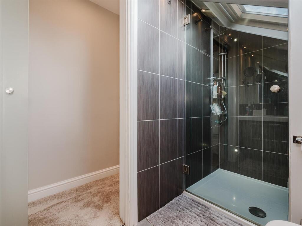 Principal Bedroom En Suite