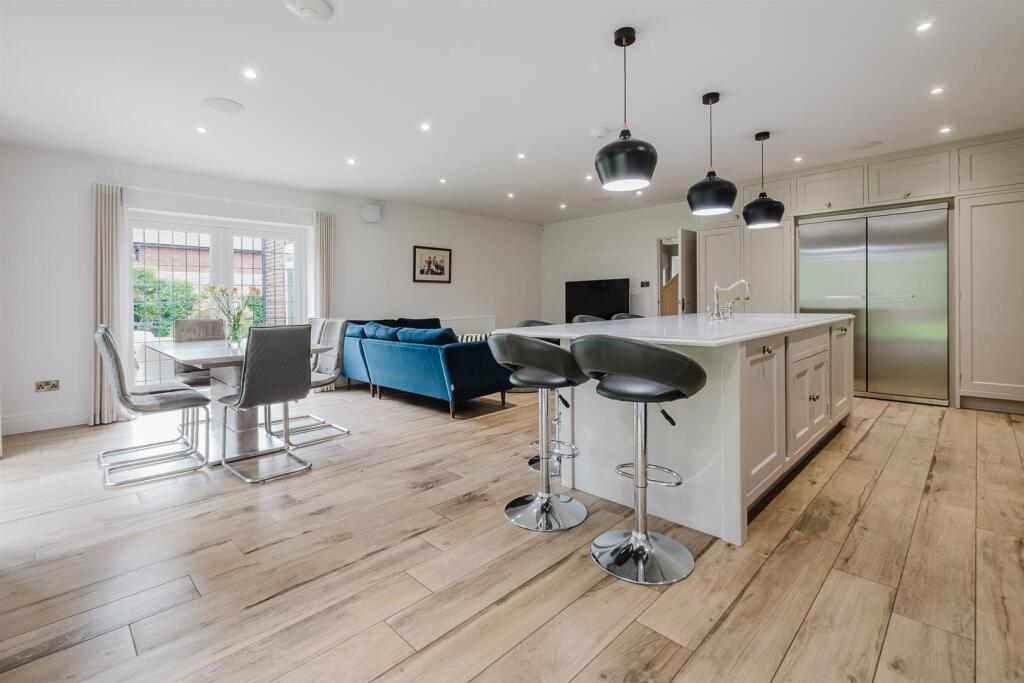 Live In Dining Kitchen