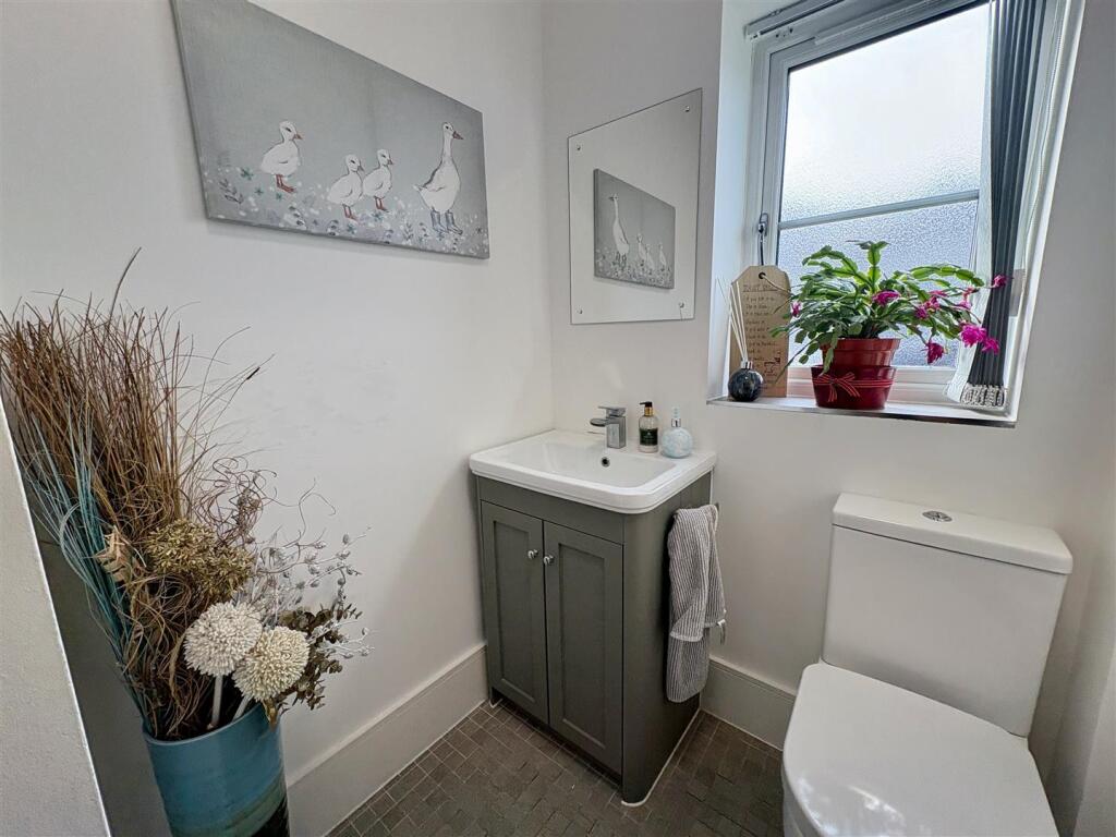 GUEST WC