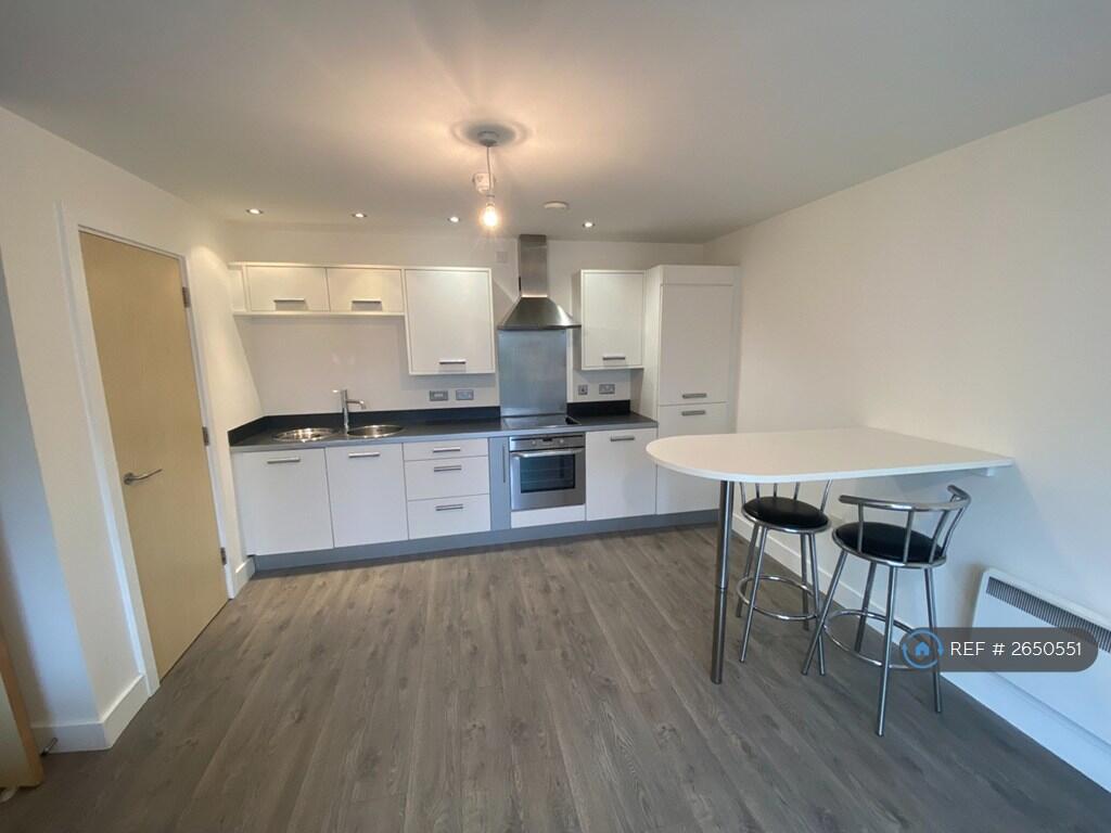 Kitchen &amp; Breakfast Bar