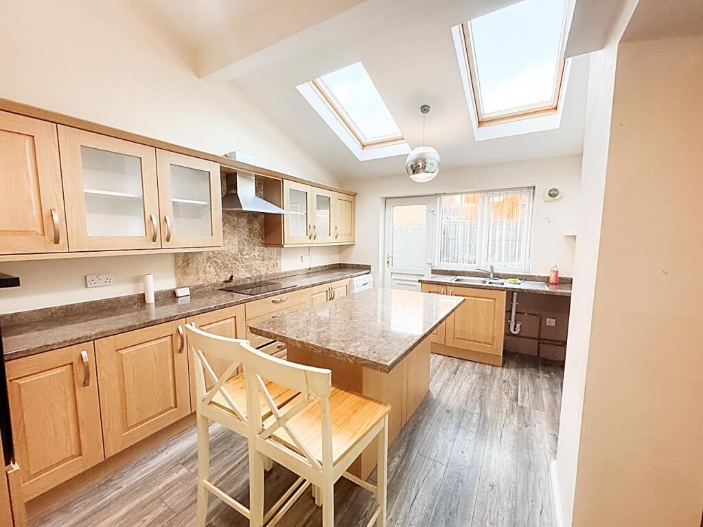 Kitchen/Breakfasting Area