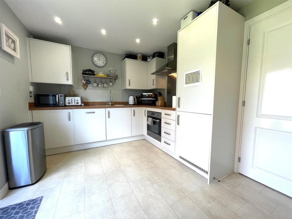 Kitchen 3.jpg