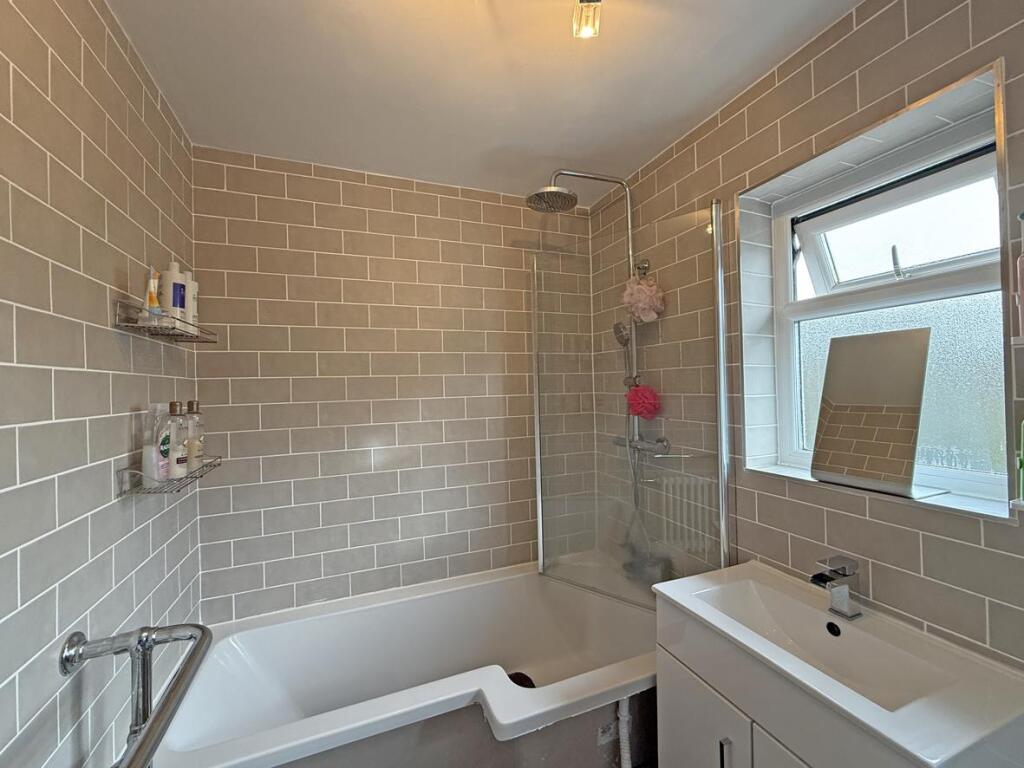 Bramfield Place 20 - Bathroom 1.jpg