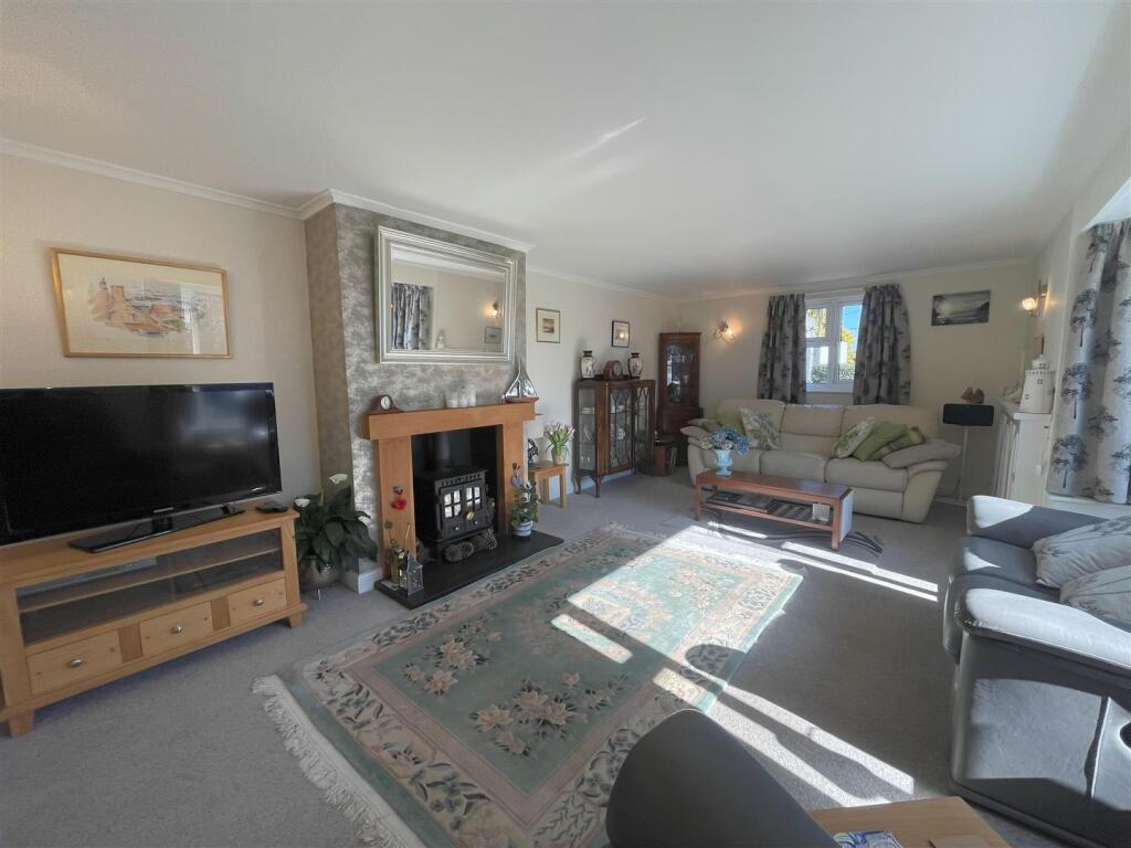 sitting room 4.jpg