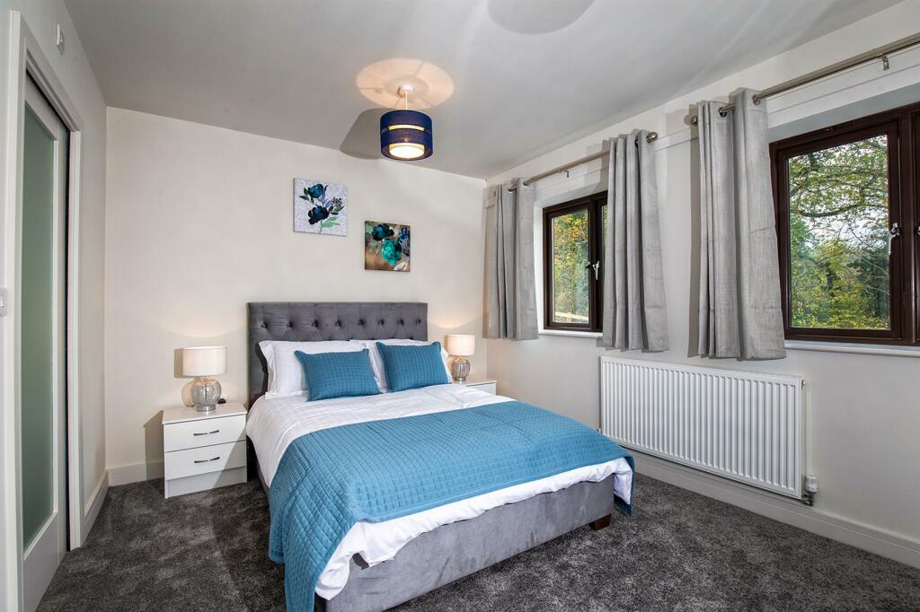 bedroom1.jpg