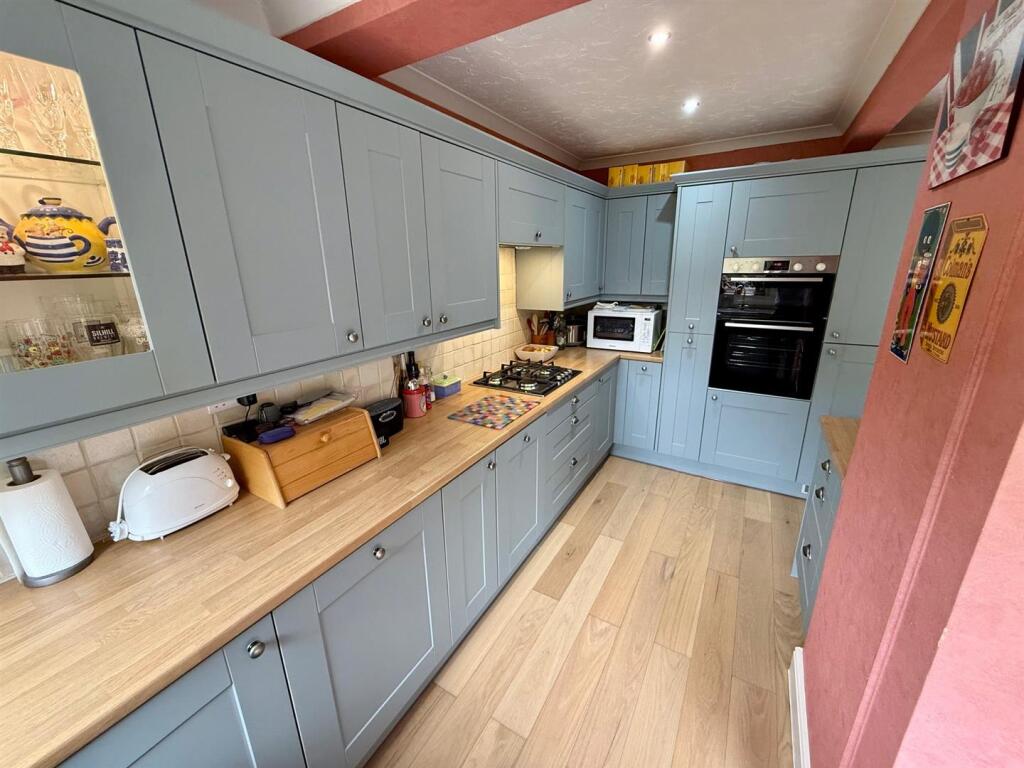 VR129 Kitchen.jpg