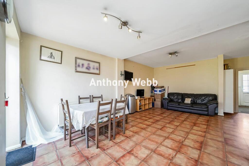 Dining/sitting area