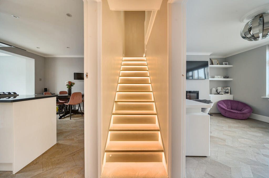 1361231-10-68de49...