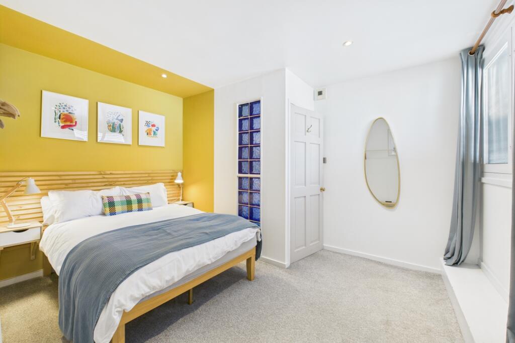 CAM03162G0-PR0282-STILL004