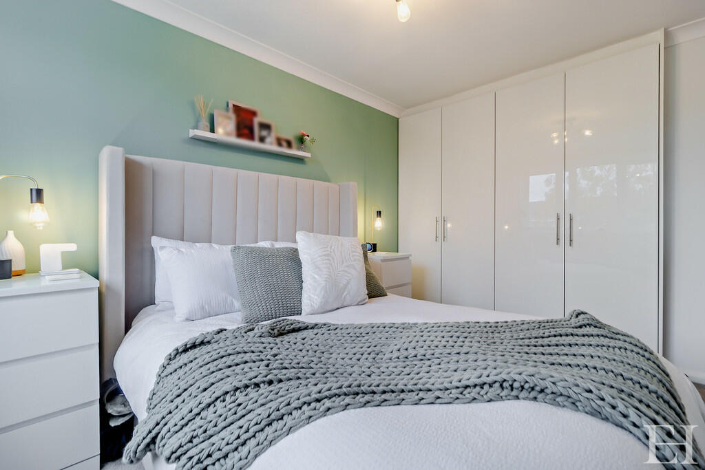 8628060-interior1...