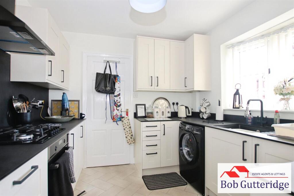 FITTED KITCHEN