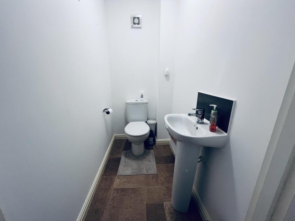 Cloakroom/wc